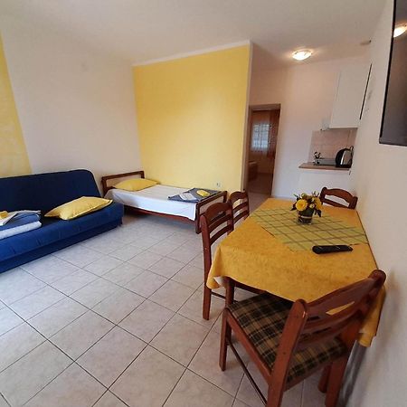 Apartments With A Parking Space Gradac, Makarska - 11332 Gradac  Room photo
